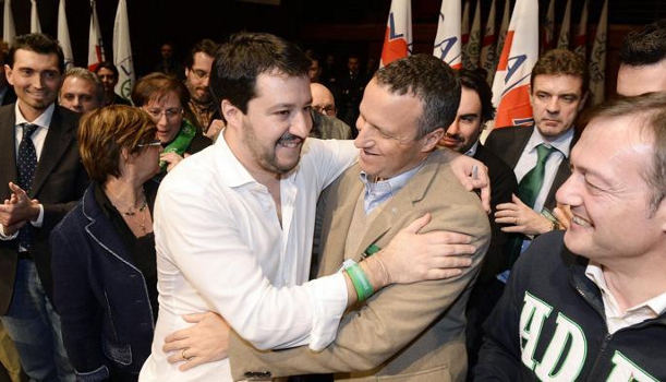 Abbraccio Salvini Tosi